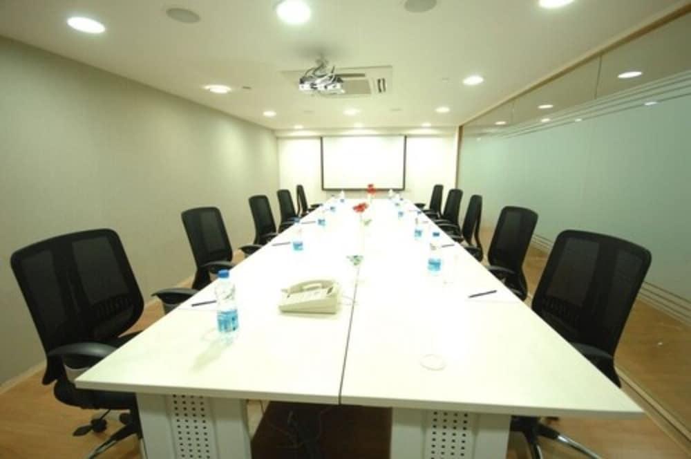 Davanam Sarovar Portico Suites Bangalore Eksteriør bilde